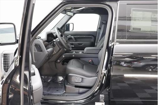 2025 Land Rover Defender X-Dynamic SE
