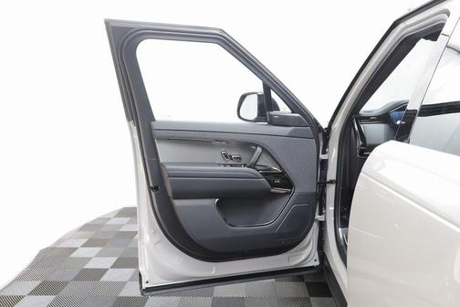 2026 Land Rover Range Rover Sport SE