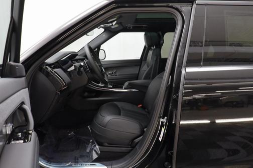 Santorini Black Metallic 2025 Land Rover Range Rover Sport SE