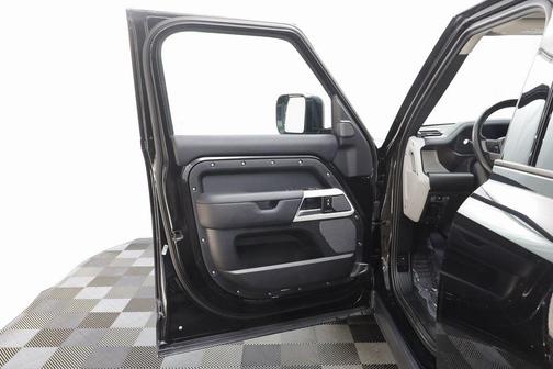 2024 Land Rover Defender 110 P400 S