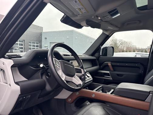 2024 Land Rover Defender 110 P400 S