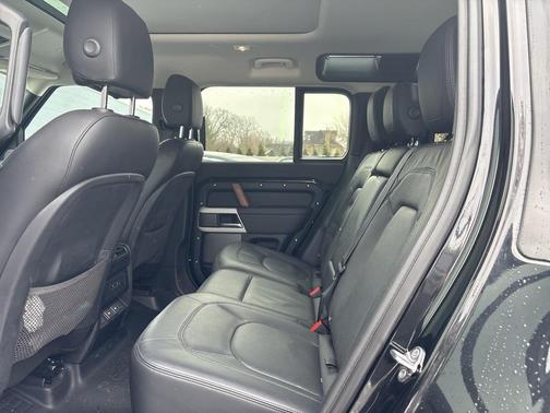 2024 Land Rover Defender 110 P400 S
