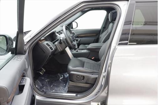 2024 Land Rover Discovery P300 Dynamic SE