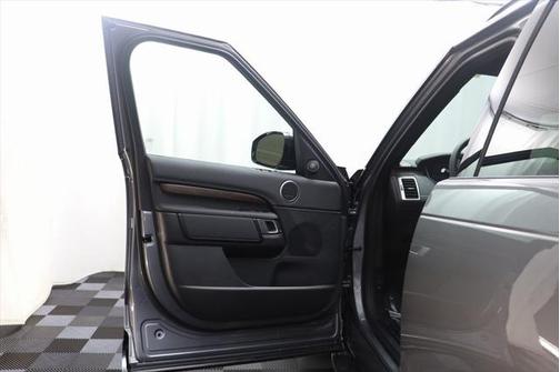 2024 Land Rover Discovery P300 Dynamic SE