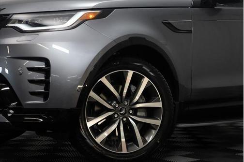 2024 Land Rover Discovery P300 Dynamic SE