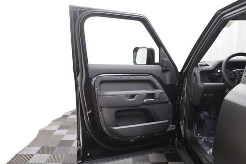 Santorini Black Metallic 2026 Land Rover Defender P400 X-Dynamic SE