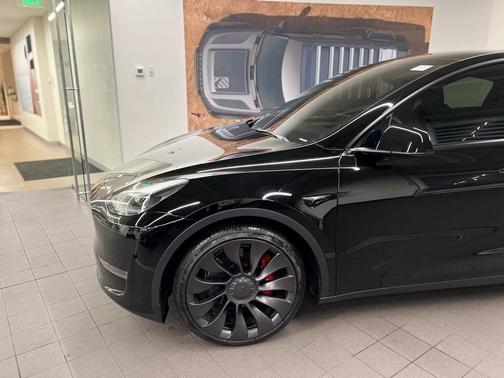 2024 Tesla Model Y Performance Dual Motor All-Wheel Drive