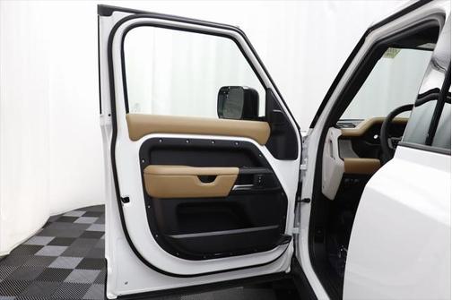 2025 Land Rover Defender 110 P300