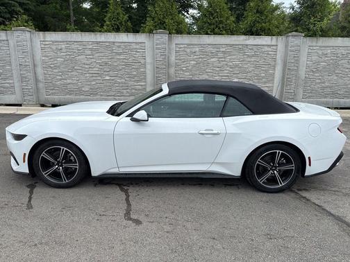 Oxford White 2025 Ford Mustang EcoBoost Premium