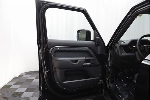 2025 Land Rover Defender V8