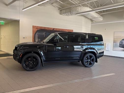 2025 Land Rover Defender V8
