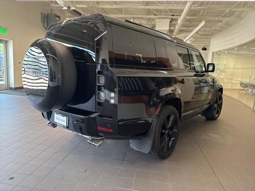 2025 Land Rover Defender V8