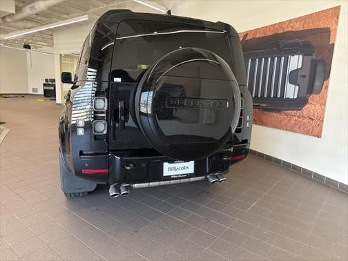 2025 Land Rover Defender V8