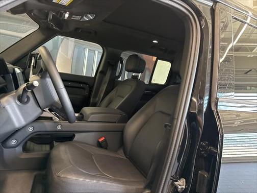 2025 Land Rover Defender V8