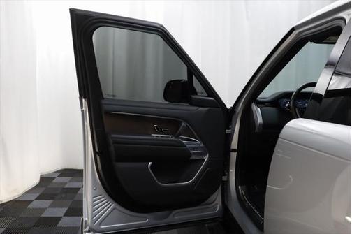 2024 Land Rover Range Rover P550e Autobiography