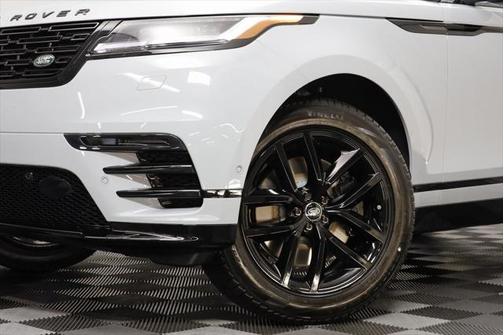 2026 Land Rover Range Rover Velar Dynamic SE
