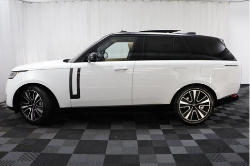 2025 Land Rover Range Rover P550e SE