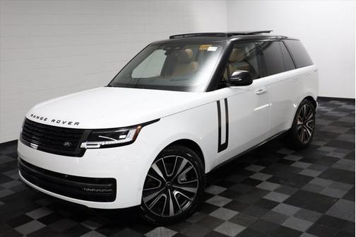 2025 Land Rover Range Rover P550e SE