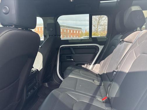 2025 Land Rover Defender 110 P300