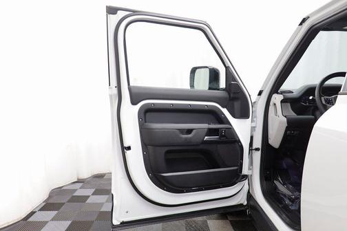 2025 Land Rover Defender 110 P300