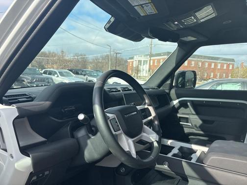 2025 Land Rover Defender 110 P300