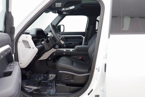 2025 Land Rover Defender 110 P300