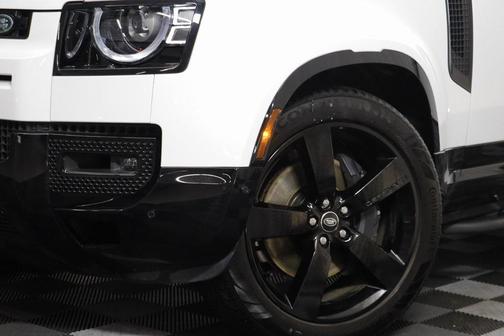 2025 Land Rover Defender 110 P400 X-Dynamic SE