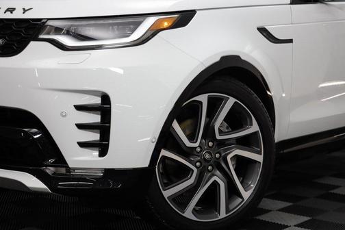 2025 Land Rover Discovery P300 Dynamic SE