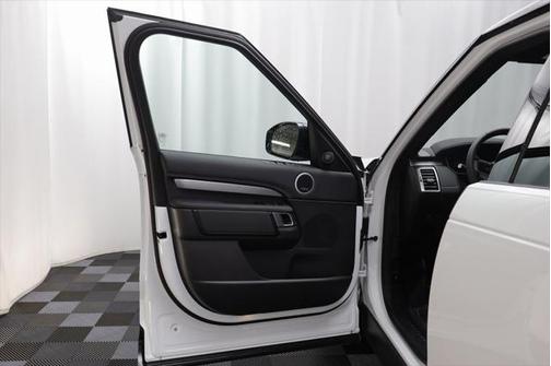2025 Land Rover Discovery P300 Dynamic SE