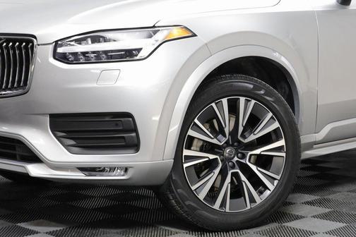 2022 Volvo XC90 T6 Momentum