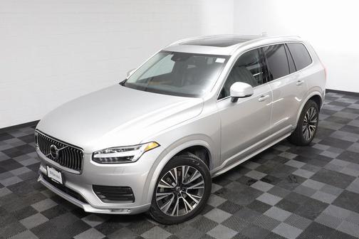 2022 Volvo XC90 T6 Momentum