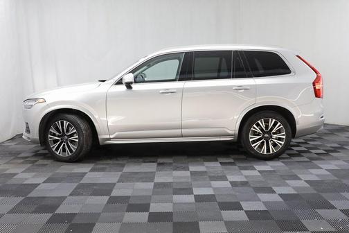2022 Volvo XC90 T6 Momentum