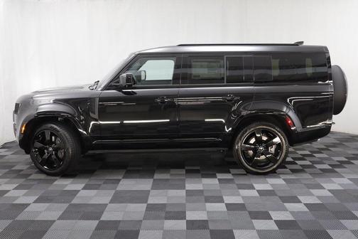2025 Land Rover Defender 130 P400 X-Dynamic SE