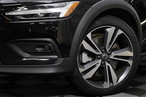 2025 Volvo V60 Cross Country B5 Plus