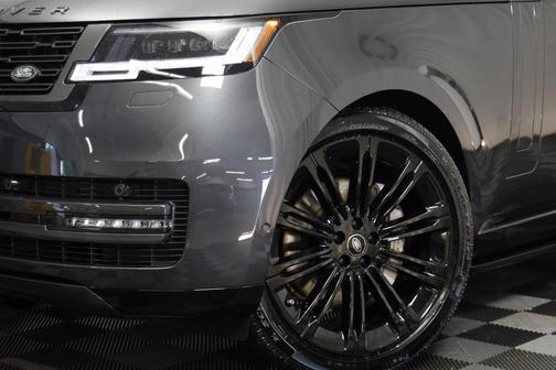 2025 Land Rover Range Rover SE