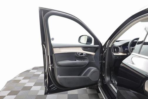 2025 Volvo XC90 B6 Plus 7-Seater