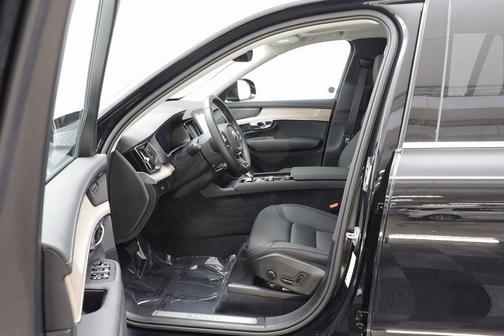 2025 Volvo XC90 B6 Plus 7-Seater