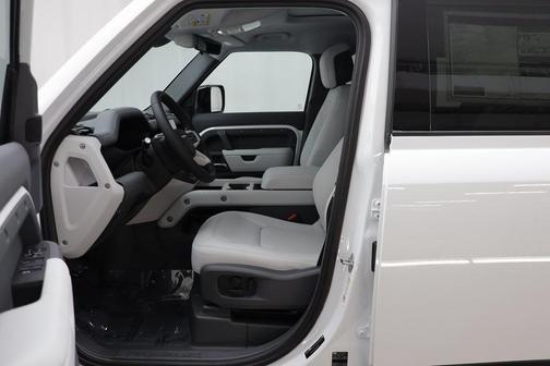 2025 Land Rover Defender 110 P400 S