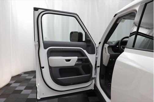 2025 Land Rover Defender S