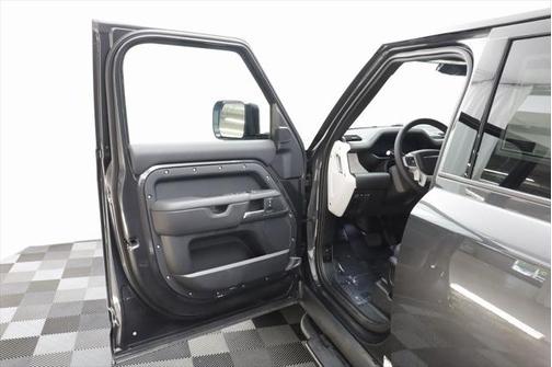2025 Land Rover Defender 110 P400 X-Dynamic SE