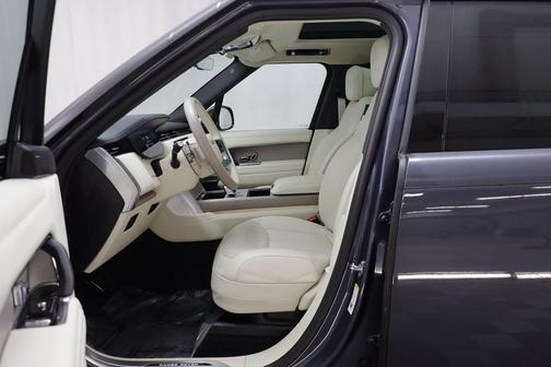 2025 Land Rover Range Rover P550e SE