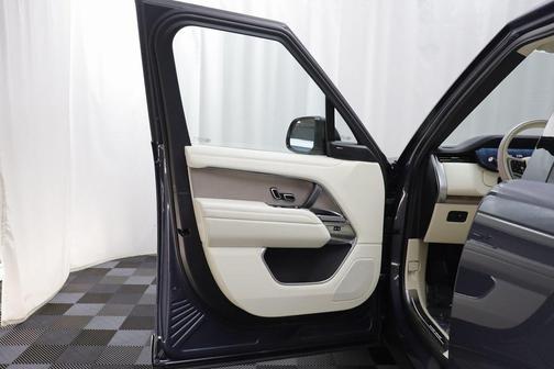 2025 Land Rover Range Rover P550e SE