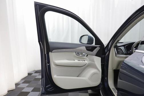 2024 Volvo XC90 B6 Plus Bright Theme 7-Seater