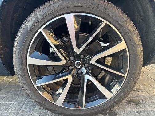 2024 Volvo XC90 B6 Plus Bright Theme 7-Seater