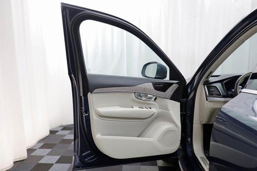 2024 Volvo XC90 B6 Plus Bright Theme 7-Seater