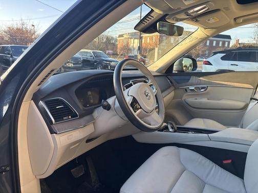 2024 Volvo XC90 B6 Plus Bright Theme 7-Seater