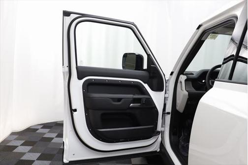 2025 Land Rover Defender S