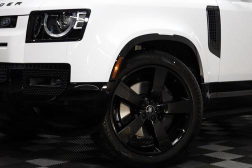 2025 Land Rover Defender 130 P400 X-Dynamic SE