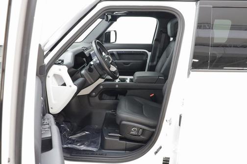 2025 Land Rover Defender 130 P400 X-Dynamic SE