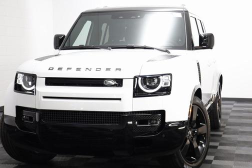 2025 Land Rover Defender 130 P400 X-Dynamic SE